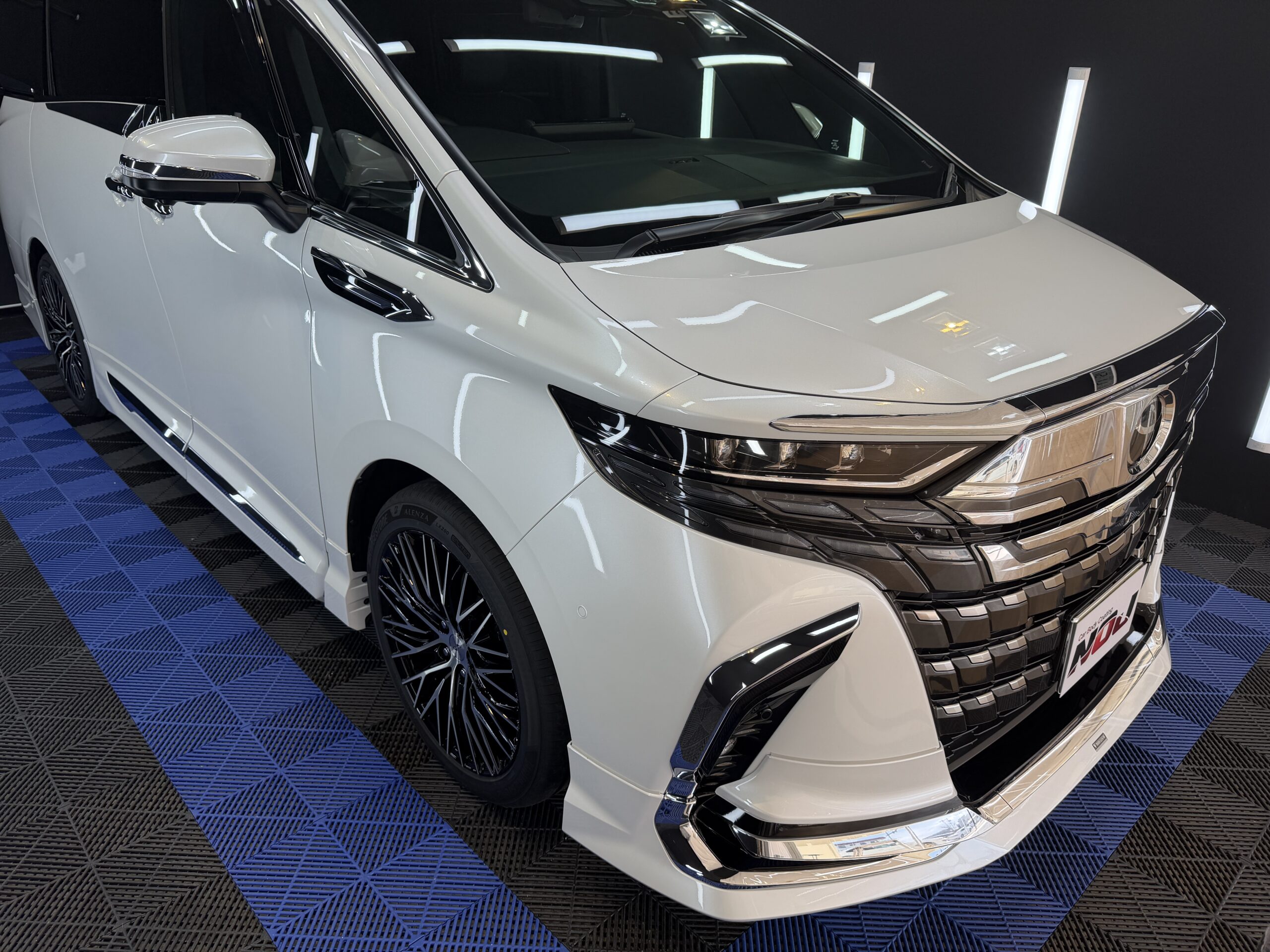 新車でも磨く理由とは？実はそのままコーティングはNGです。