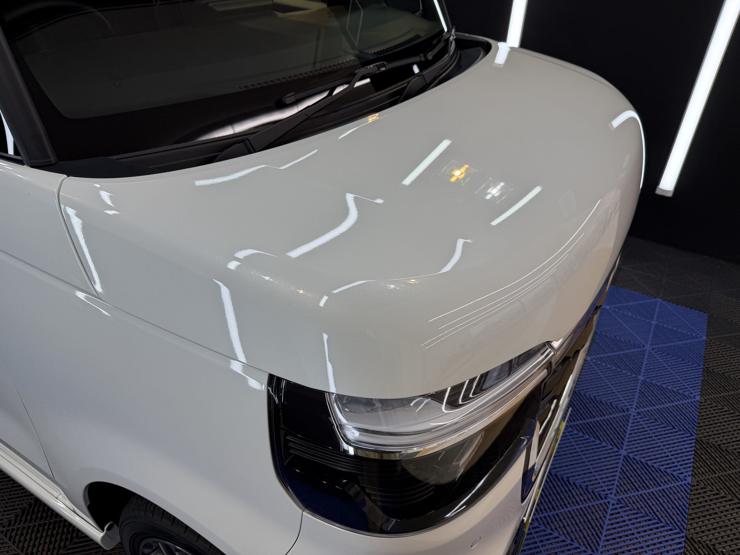 【新車でも意外と汚れている｜最初のケアが“その後の美しさ”を決める理由】